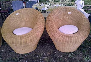 Wicker patio furniture for a steal – Auction Finds