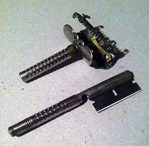 Identifying the tip end of antique safety razor - Auction Finds