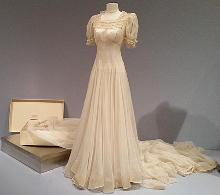 Exhibit shows limited history of fashion in Philadelphia – Auction Finds